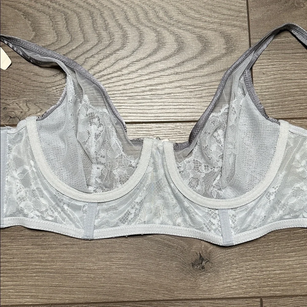 Victoria’s Secret Body By Victoria Unlined Demi Gray Lace‎ Bra Size 36B